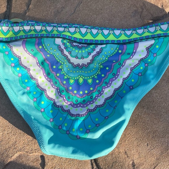 Victoria’s Secret two piece bikini size medium gently worn - Picture 5 of 5